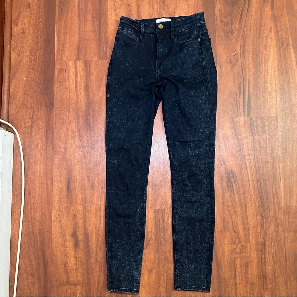 FRAME Le High Skinny high-rise jeans black, acid-wash finish